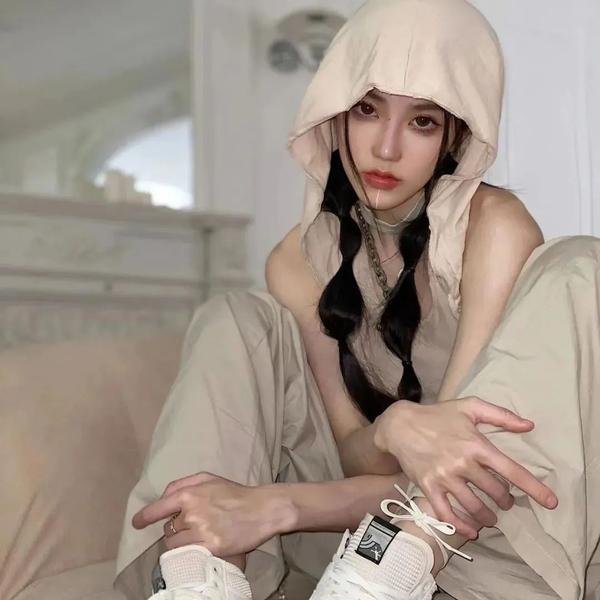 穿条纹衣的男孩